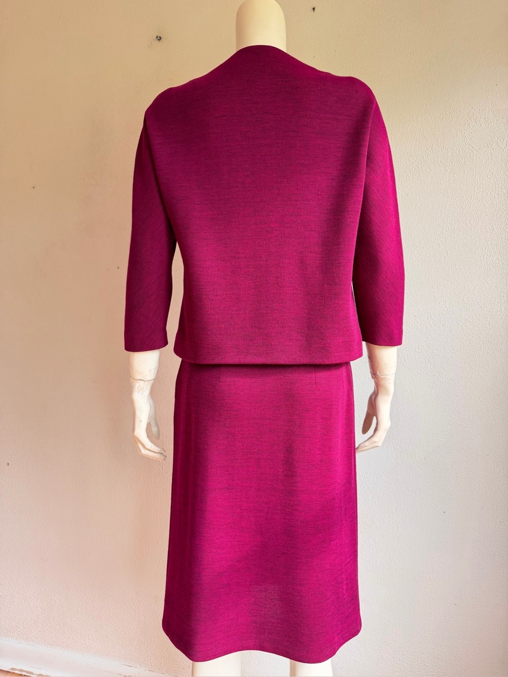 Vintage 1950s 1960s MAGENTA PINK Wool Knit Suit Skirt Set Promenade Scarf Ascot - Picture 9 of 16